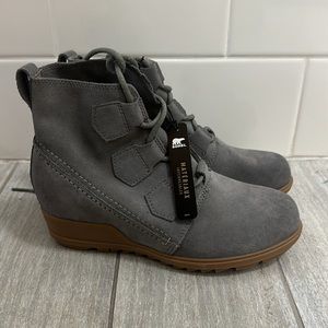 Sorel Women's Evie II Lace Boots (Color: Quarry, Gum)